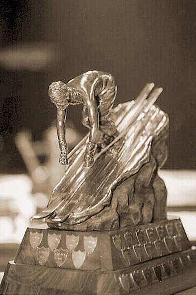 2001_trophy-400-600.jpg 2001_trophy-400-600.jpg